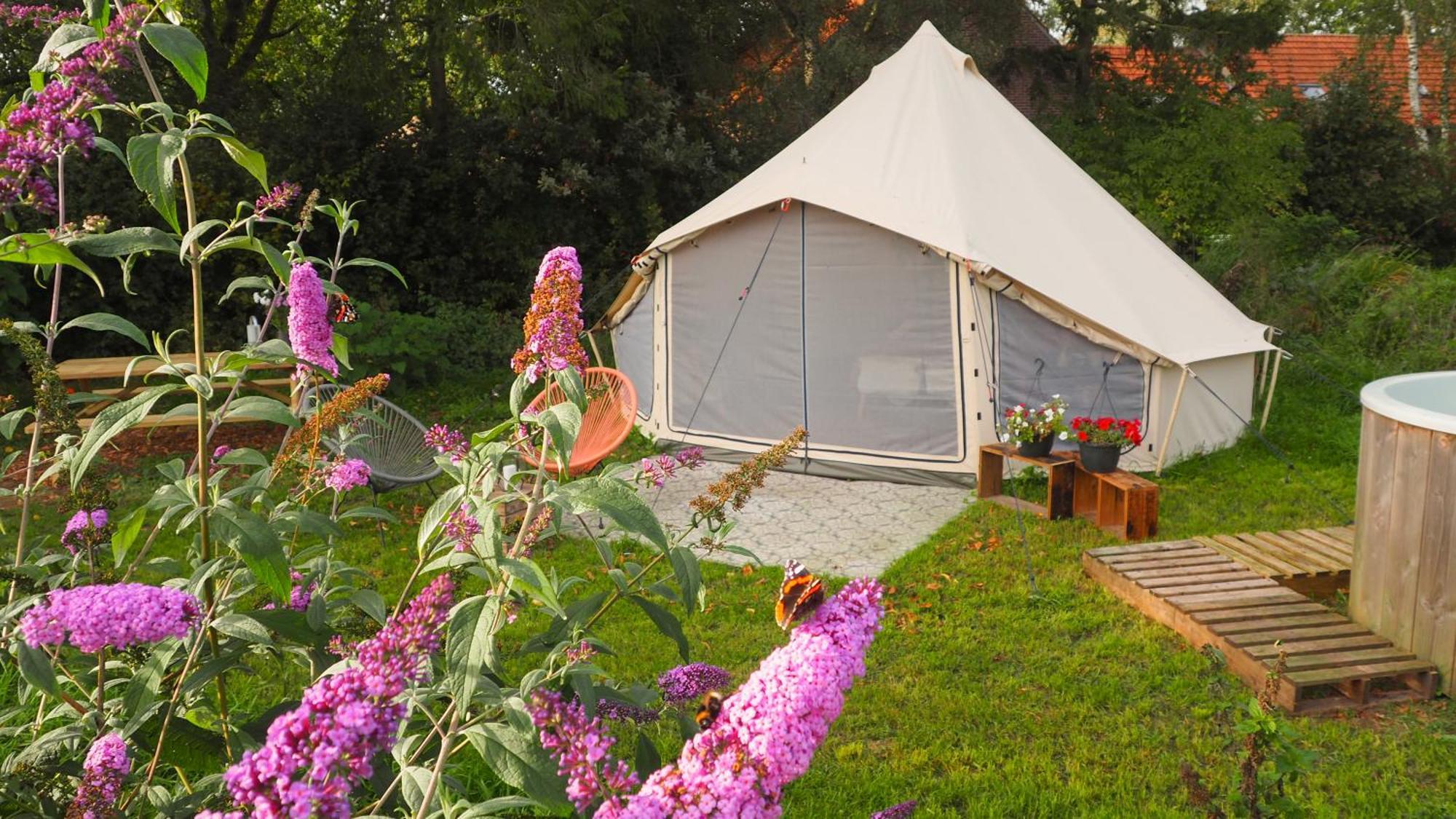 Bell Tent In Een Voedselbos Nederweert-Eind Luaran gambar