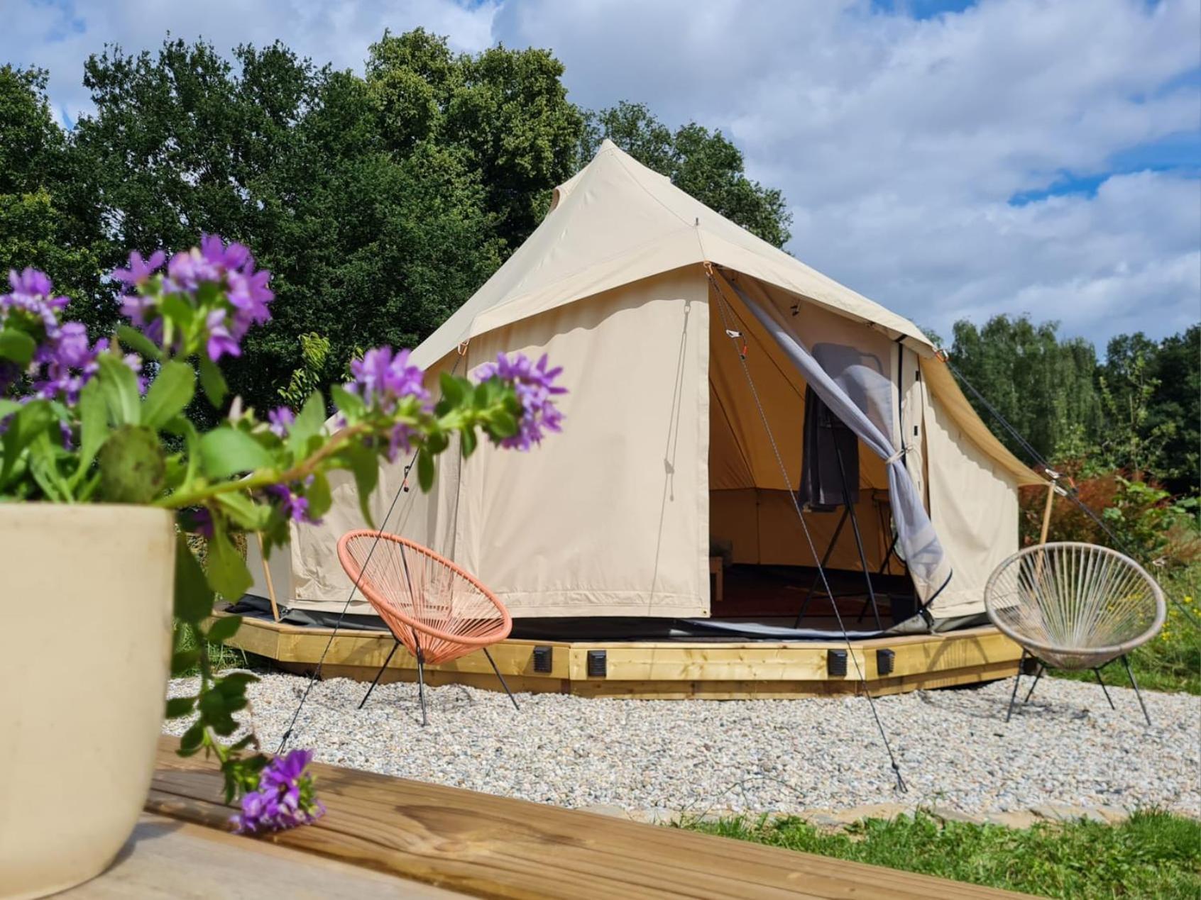 Bell Tent In Een Voedselbos Nederweert-Eind Luaran gambar
