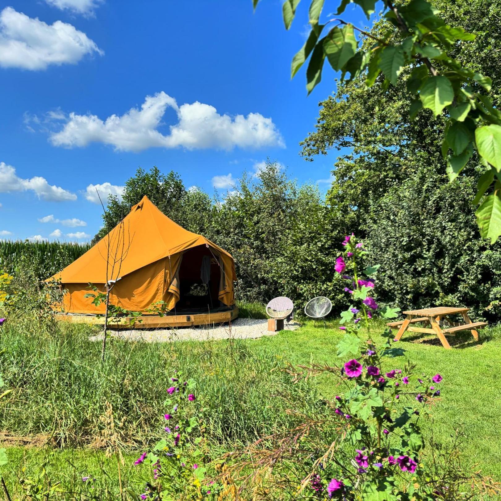 Bell Tent In Een Voedselbos Nederweert-Eind Luaran gambar